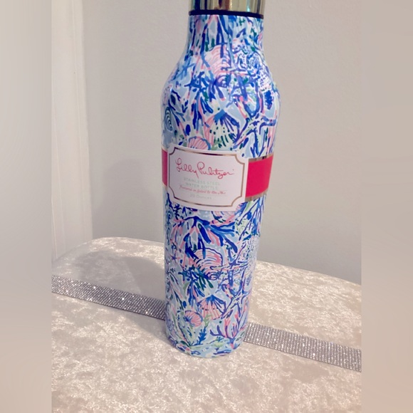 Pretty Lilly Pulitzer new water bottle - Picture 2 of 3
